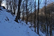 62 Sul versante nord in ombra neve ghiacciata sul sentiero!